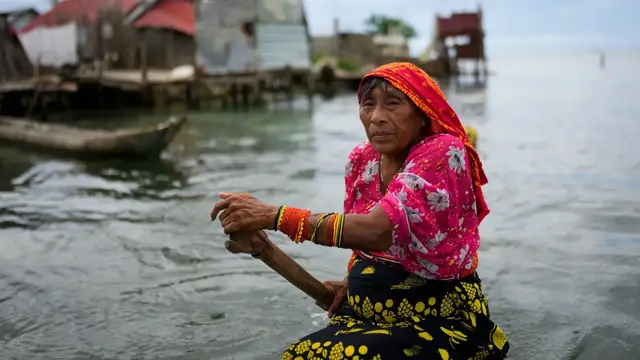'Video thumbnail for Rising sea levels force Panama's island residents to move to mainland'