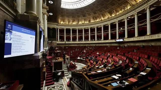 Video thumbnail for Key French budget talks to resume as government faces two no-confidence motions