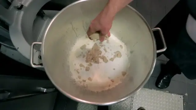 Video thumbnail for The Nomad_s Mark Welker_ _Boston Cream Croissant_ - Soundbites(720P_60FPS)