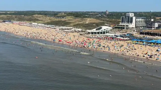 Video thumbnail for Caribbean Netherlands: Heatwave drives crowds to beaches in the Netherlands.