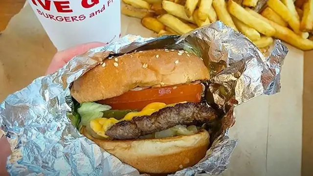 Video thumbnail for The Untold Truth Of Five Guys