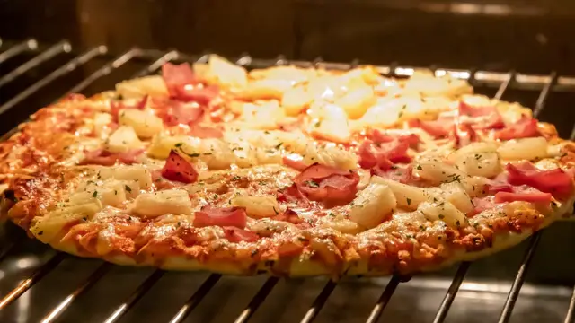 'Video thumbnail for Big Mistakes Everyone Makes With Frozen Pizza'