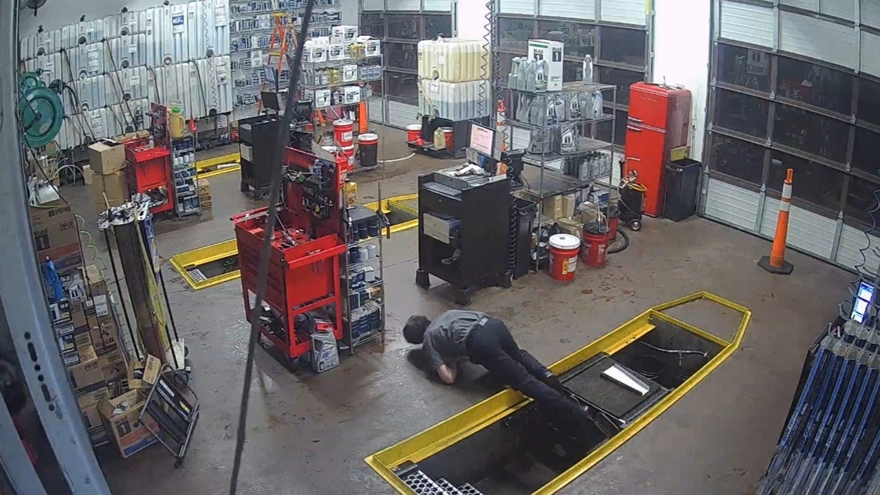 Video thumbnail for Worker falls into service pit at auto shop in Russellville, Arkansas, USA