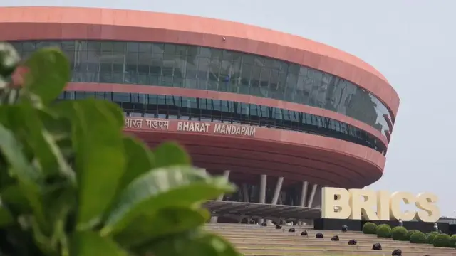 Video thumbnail for India: Xi to attend welcome ceremony for BRICS leaders.