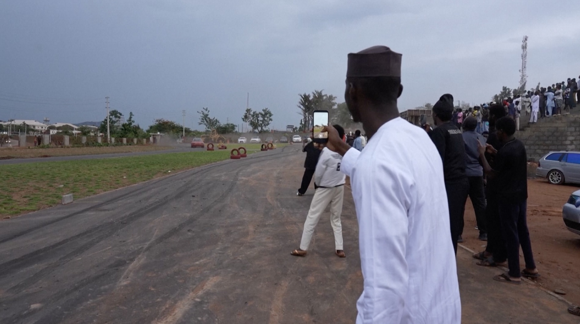 Video thumbnail for Nigerian drifters build track, dream of Formula One
