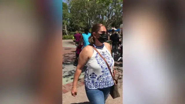 Video thumbnail for Siblings Reunite In Disney After 14 Years Apart | Happily TV