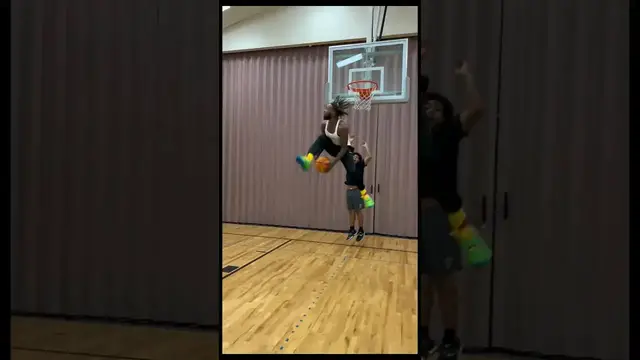 'Video thumbnail for Amazing Dunks by 5'6" Players: Spud Webb & More!'