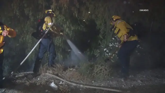 Video thumbnail for US, Los Angeles: Santa Clarita Brush Fire Breaks Out Along the 14 Freeway.