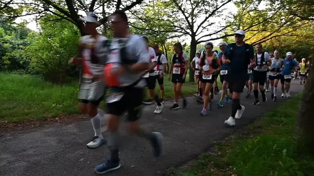 Video thumbnail for Germany: Runners trace historic Berlin Wall route in 161-km race.