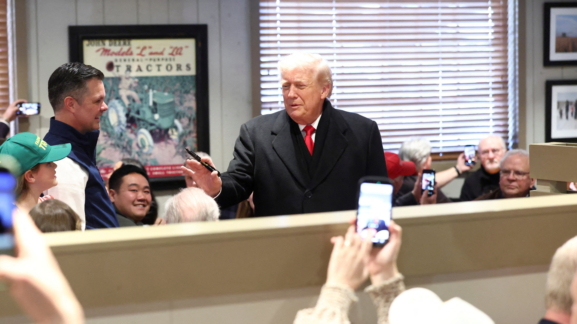 Video thumbnail for Trump says Alex Pretti shouldn't have been carrying a gun