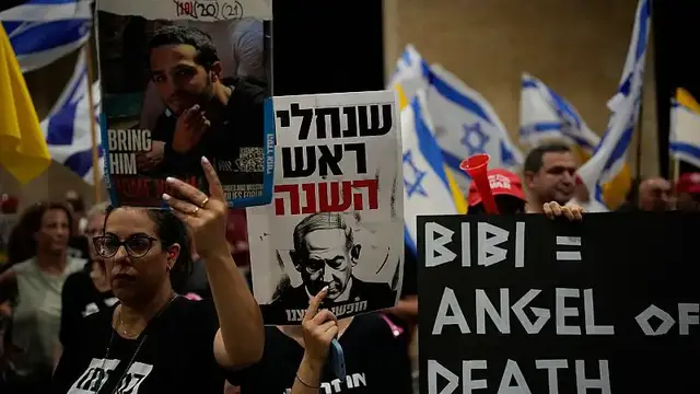 'Video thumbnail for Protesters rally at Ben Gurion Airport against Netanyahu before US visit'