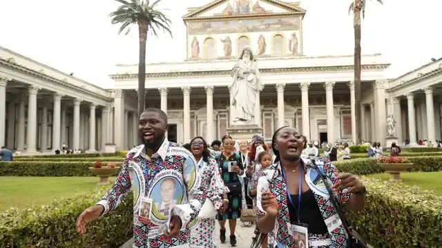 Video thumbnail for Vatican beatifies Congolese customs worker killed in 2007 for refusing bribe
