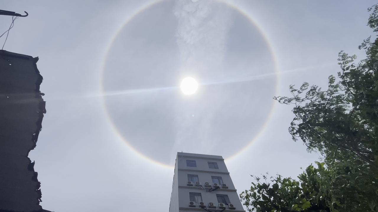 Video thumbnail for Rainbow Halo Surrounds Sun