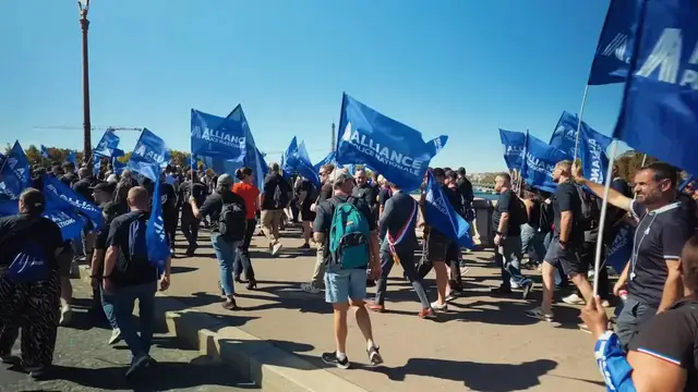 Video thumbnail for France: French police protest in Paris demanding better working conditions, resources.