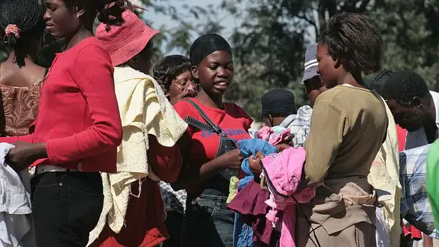 'Video thumbnail for Zimbabwe bans sale of second-hand clothes and nighttime vending in major towns'