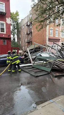 Video thumbnail for Building under construction collapses in Mount Vernon