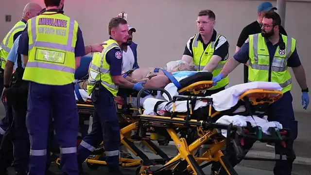 Video thumbnail for Gunmen kill 9 people at Sydney's Bondi Beach with 1 shooter dead, another arrested