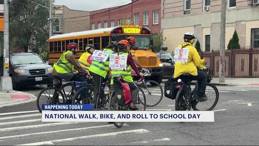 Video thumbnail for Brooklyn families roll out for National Walk, Bike and Roll to School Day
