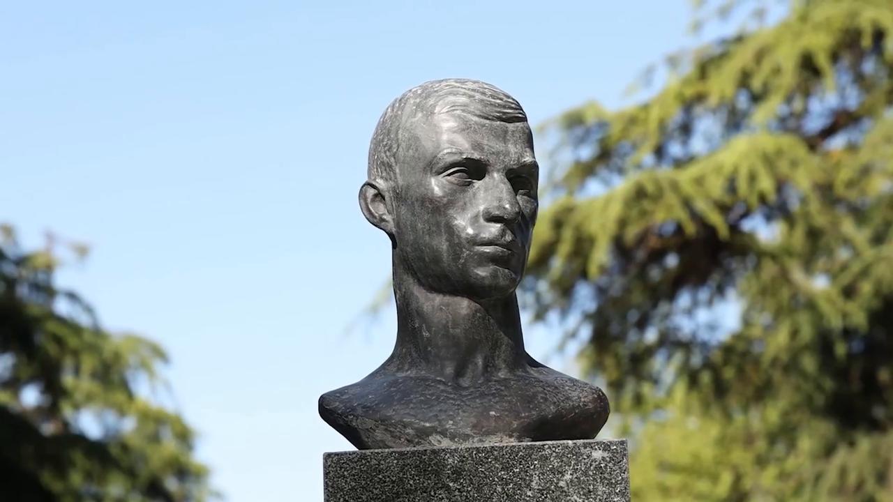 Video thumbnail for Georgia: Georgian president, prime minister mark Victory Day in capital.