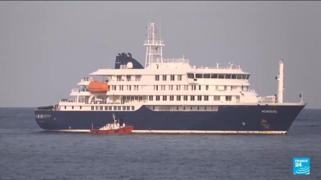 Video thumbnail for Evacuation of three people from hantavirus-hit cruise ship 'ongoing': WHO