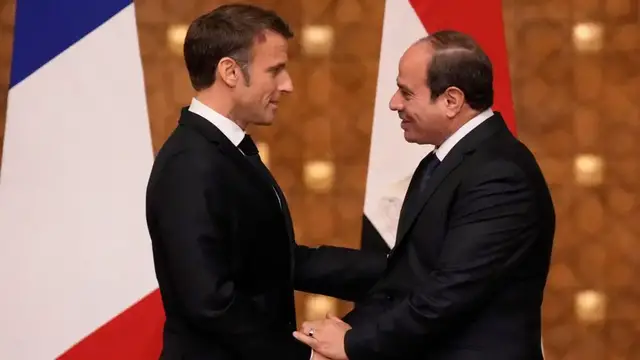 Video thumbnail for Macron lands in Cairo ahead of Gaza Summit