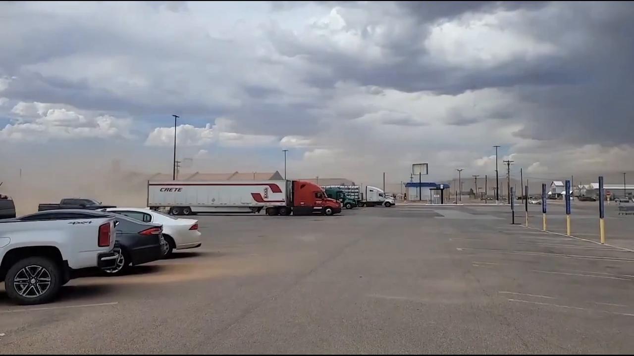 Video thumbnail for US: Dust Storms and Strong Wind Gusts Sweep Central and Western New Mexico.