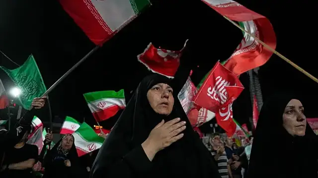 Video thumbnail for U.S., Iran trade fire for seventh consecutive day