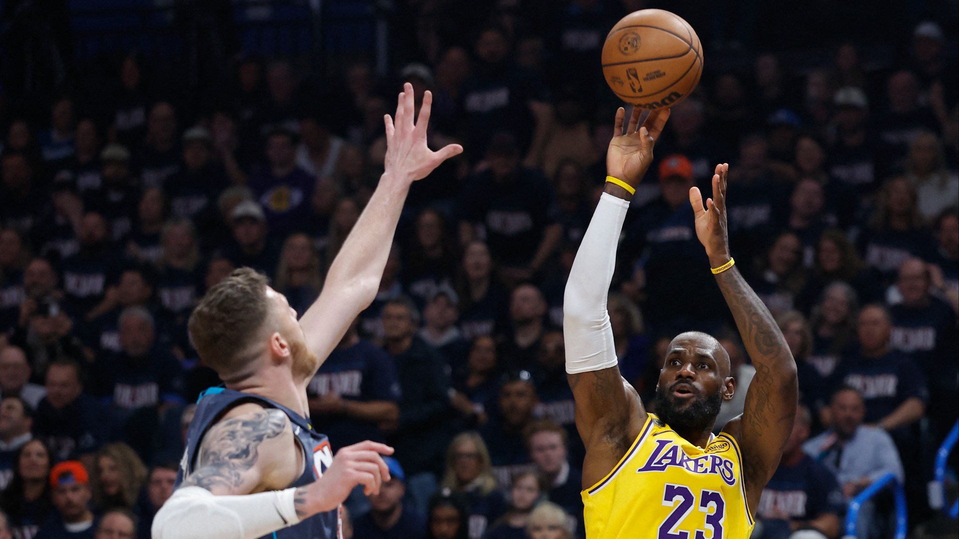 Video thumbnail for Lakers Struggle Against Thunder in Opening Series Games