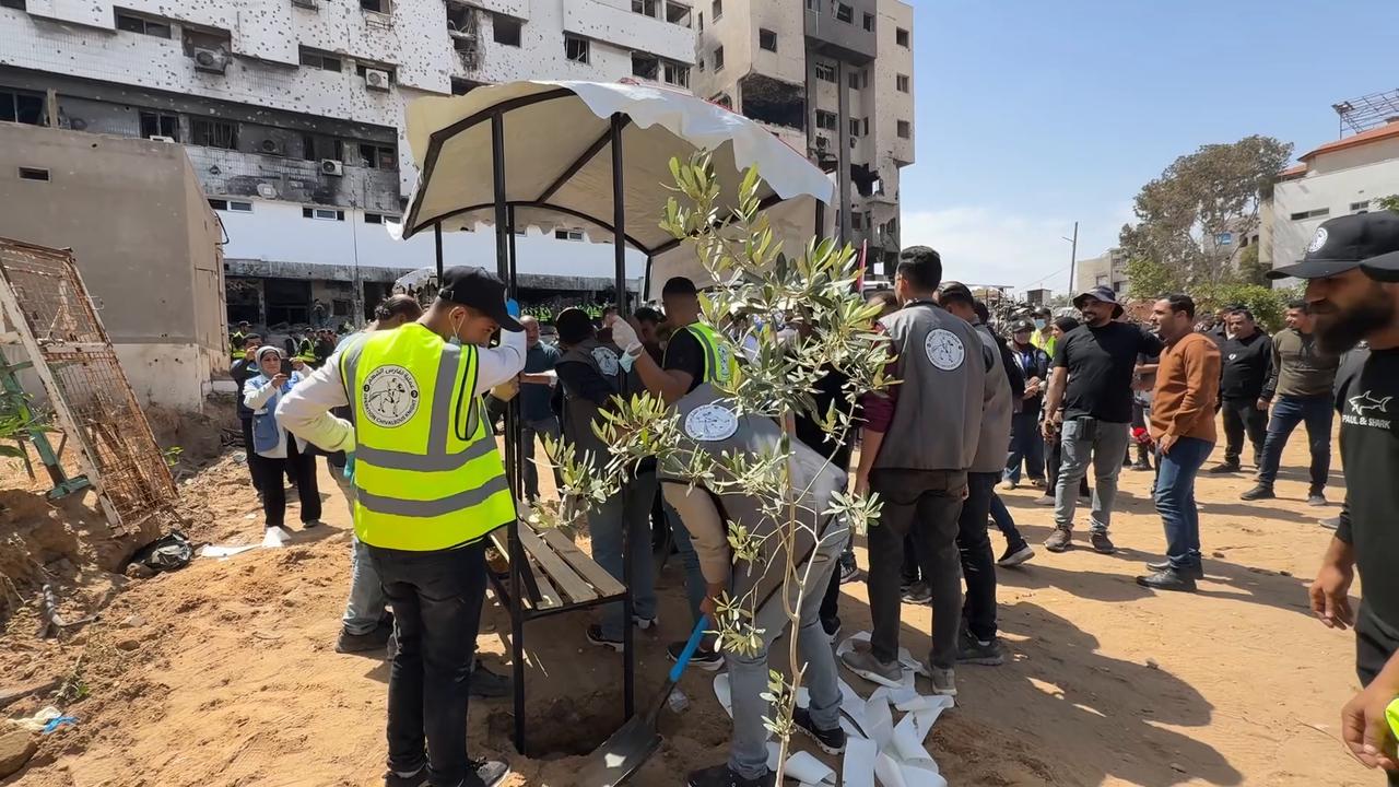Video thumbnail for Gaza City Al-Shifa Volunteer Work Week 21.