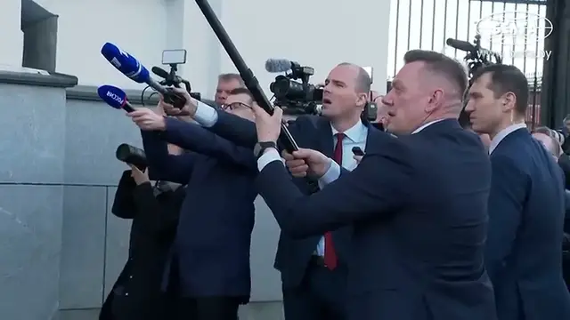 Video thumbnail for Как разговаривать с Киевом, с Зеленским  Лукашенко в России отвечает на вопросы журналистов