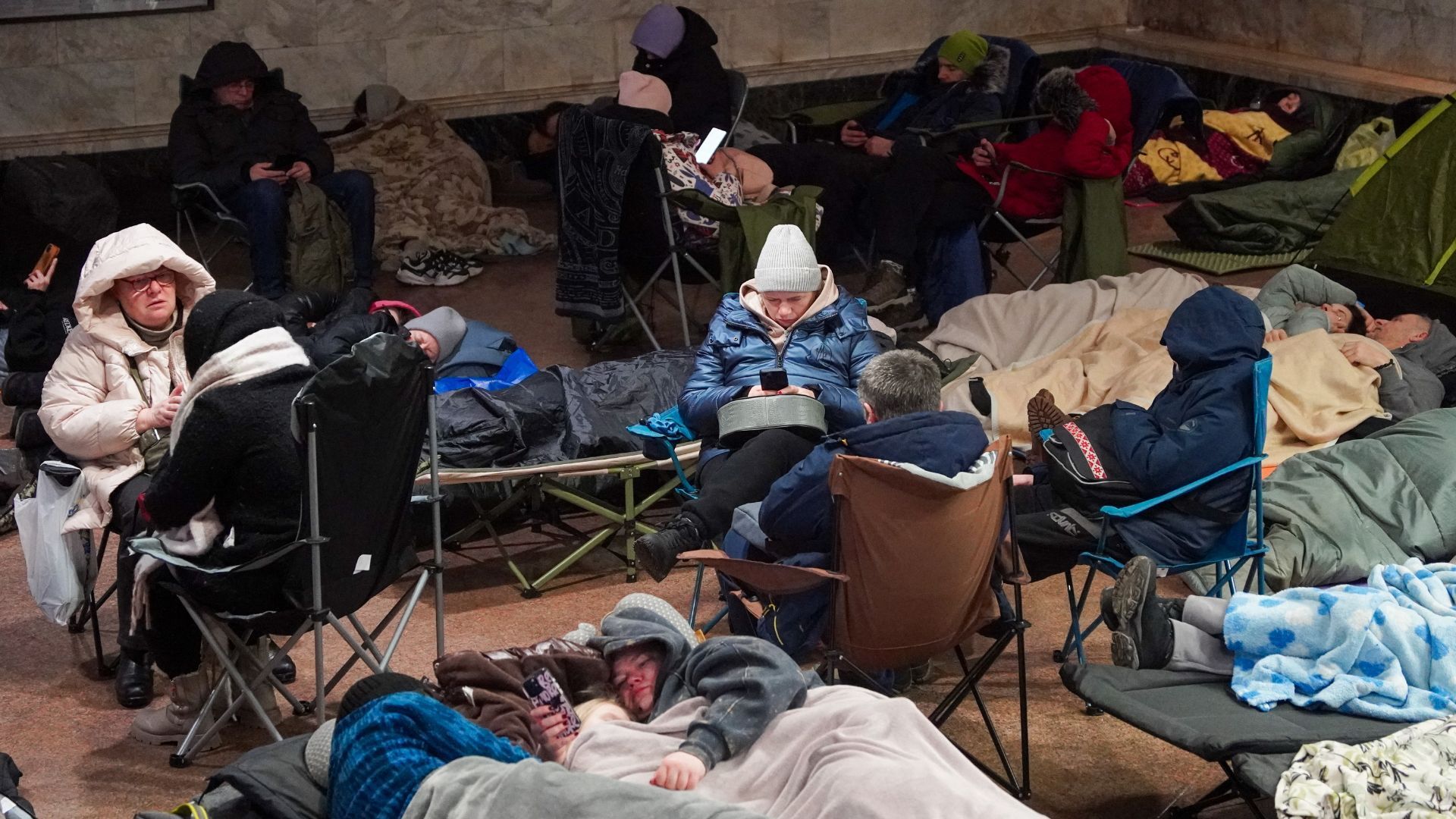 Video thumbnail for Pressure mounts on Ukraine, Russia to strike peace deal as civilians bear the brunt of war