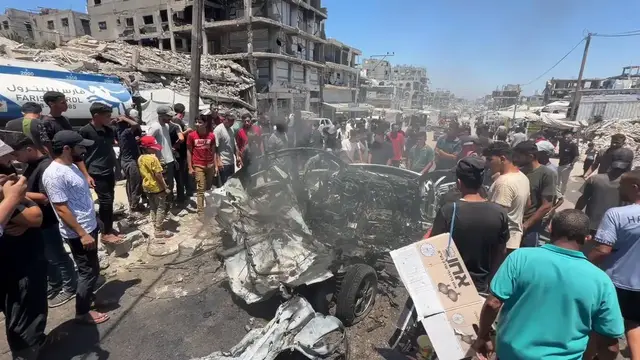 Video thumbnail for Israeli strike wounds 9 Palestinians in Gaza despite ceasefire.