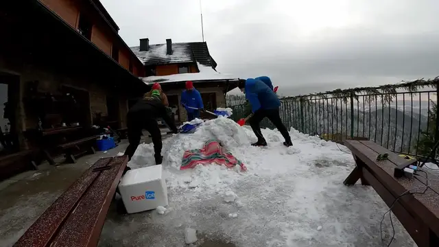 Video thumbnail for Longest time spent in direct fully body contact with snow (male)