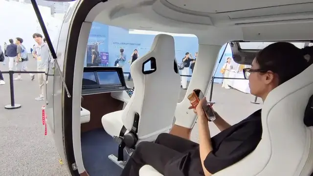 Video thumbnail for China: TransFuture Aviation Honghu Mark eVTOL 3.