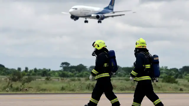 Video thumbnail for Bolivia plane crash: Five rescued from alligator-infested swamp after emergency landing
