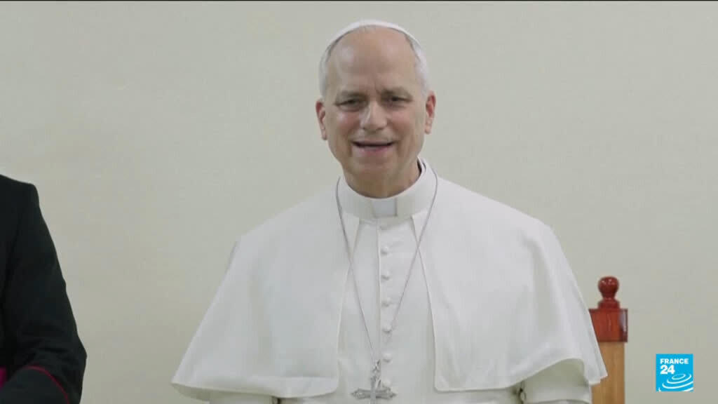 Video thumbnail for Pope urges Cameroon's leaders to examine 'conscience', tackle corruption