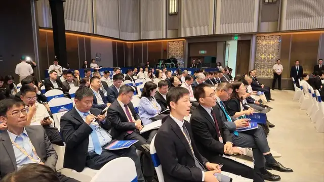 Video thumbnail for China: Forum in Shenzhen spotlights media's role in consensus‑building ahead of APEC leaders' meeting.