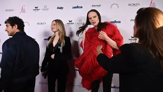 Video thumbnail for NY: 13th Annual The Daily Front Row Fashion Media Awards - Arrivals 4.
