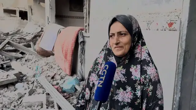Video thumbnail for Israel attacks central Gaza, orders evacuation minutes before bombardment.