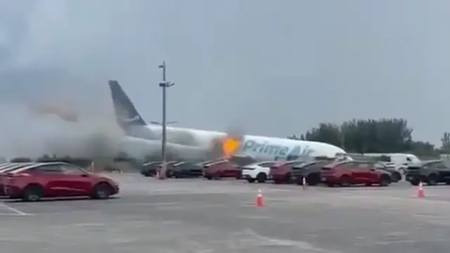Video thumbnail for Moment Amazon plane crash lands in Miami