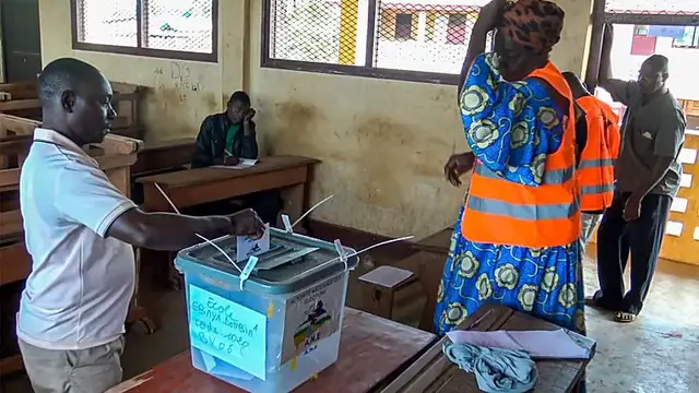 Video thumbnail for Central African Republic receives key electoral materials ahead of December vote