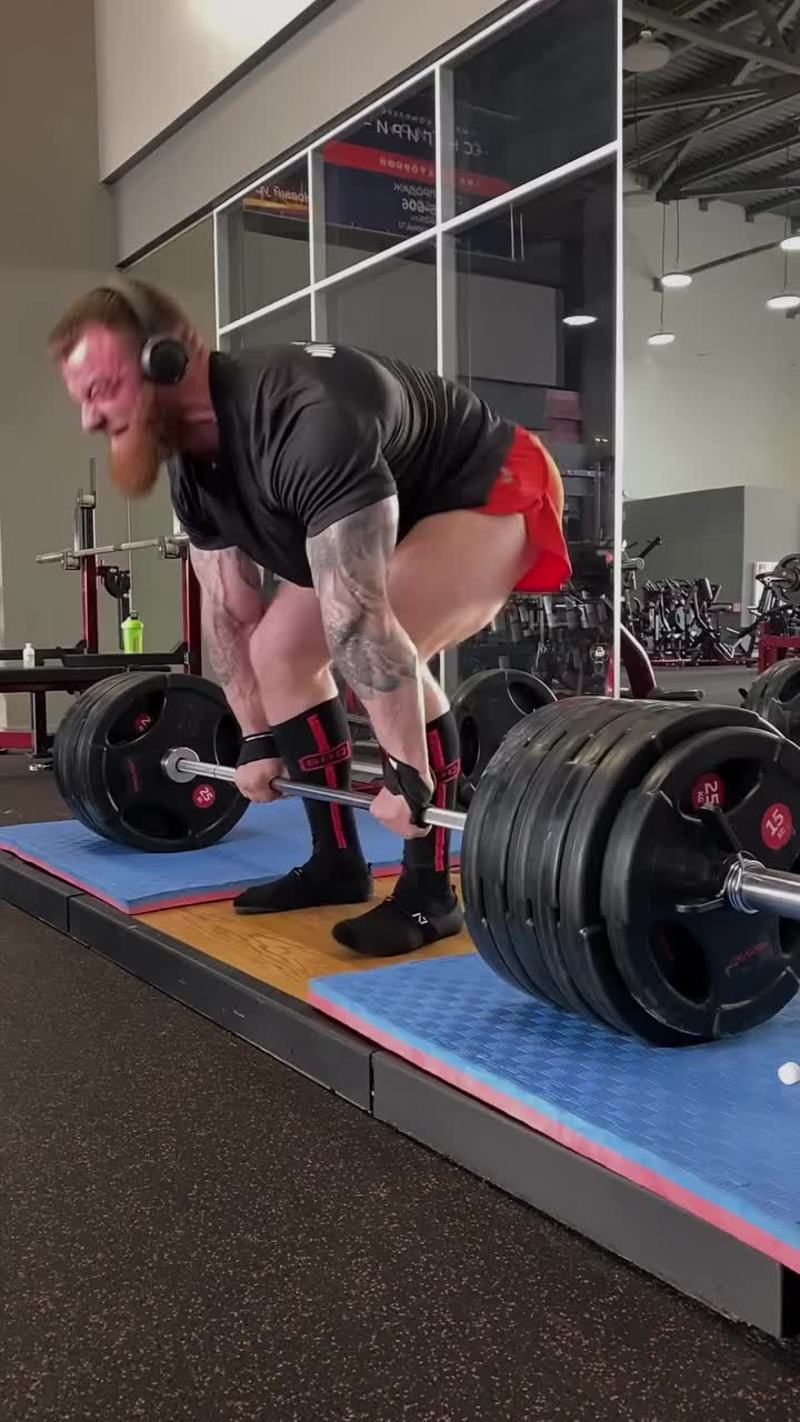 Video thumbnail for Brutal Heavy Deadlift Fail on the Platform