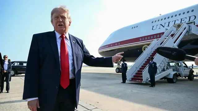 Video thumbnail for Trump says denuclearisation of Iran is going well