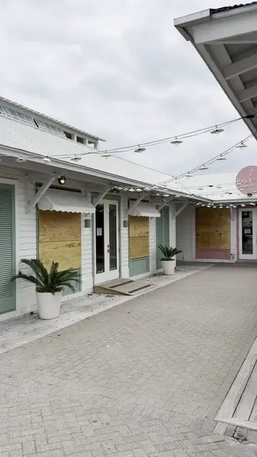 Video thumbnail for Seaside Florida Boarded Up before Hurricane Isaias
