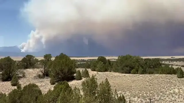 Video thumbnail for US: Aspen Acres Fire Rages in Colorado, Prompting Mandatory Evacuations.