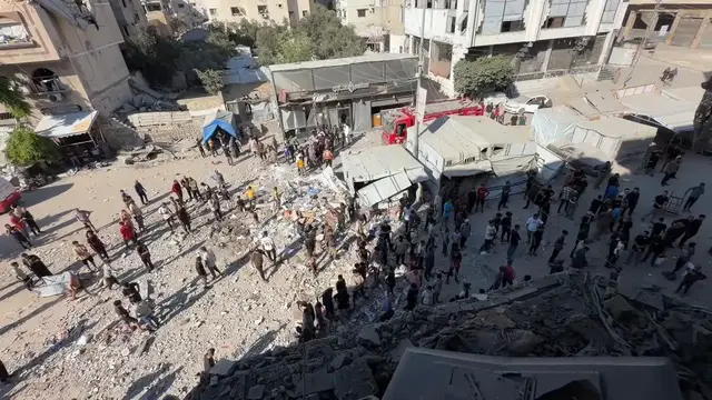 Video thumbnail for Israeli strike on home in Gaza kills 5, including child.