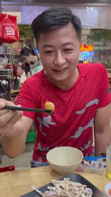 Video thumbnail for Tasting Coconut Larvae at a Danang Street Restaurant