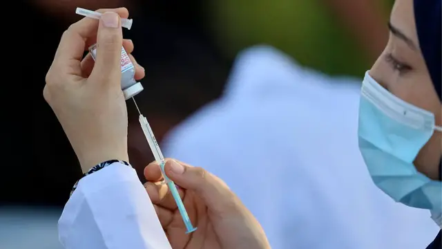 'Video thumbnail for Israel blocks syringe supply needed to vaccinate children in Gaza, UNICEF says'