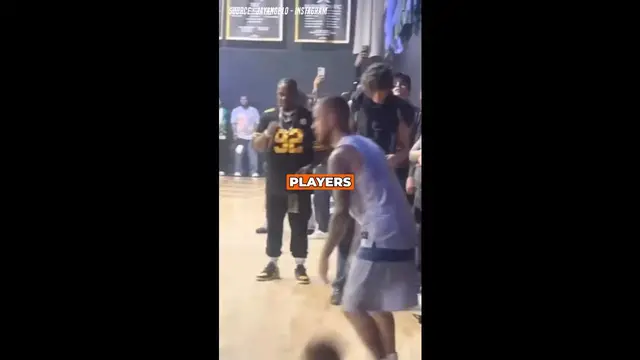 'Video thumbnail for Justin Bieber Shows Off His Basketball Skills in Viral Video'