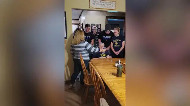 Video thumbnail for Grandma Photobombed By Returning Navy Grandson | Happily TV